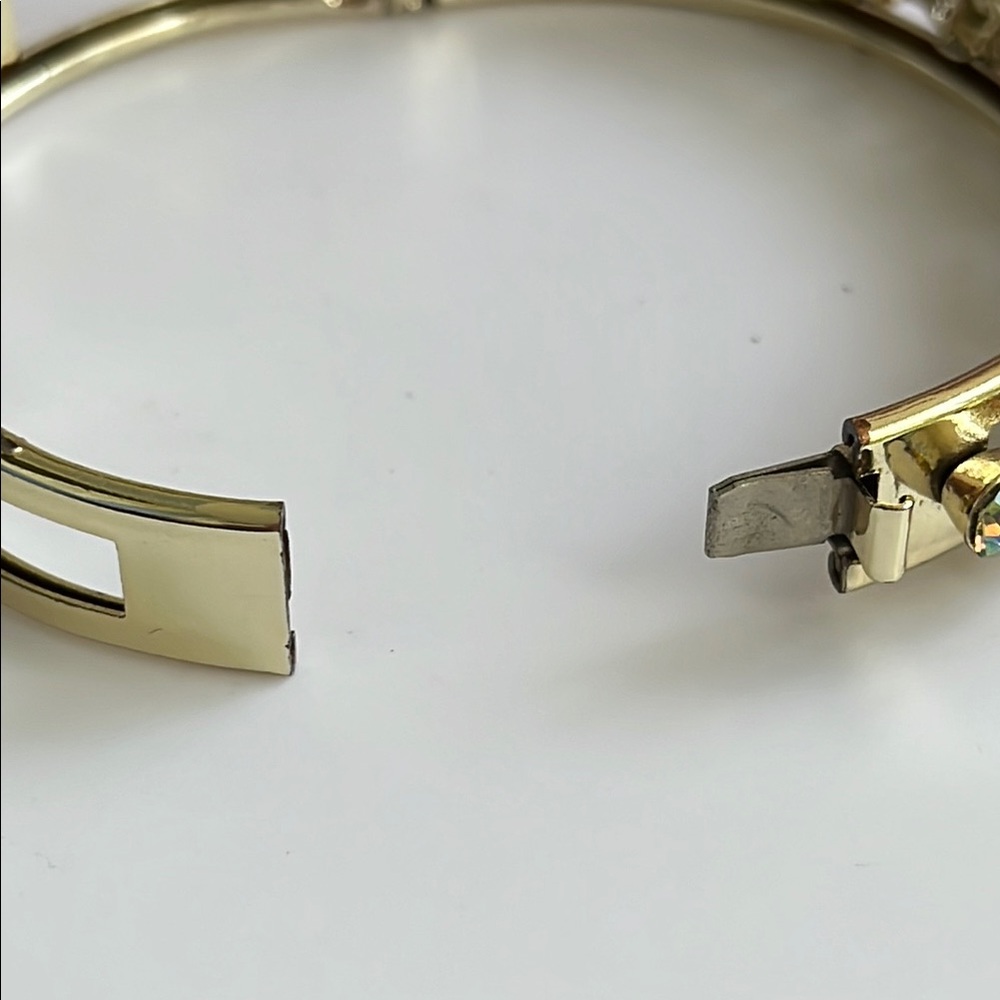 Vintage Lisner Gold and Green AB Bracelet - Picture 6 of 7